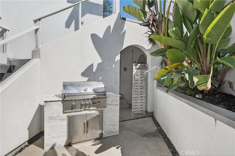 Tiny photo for 405 Blumont Street, Laguna Beach, CA 92651 (MLS # OC26028801)