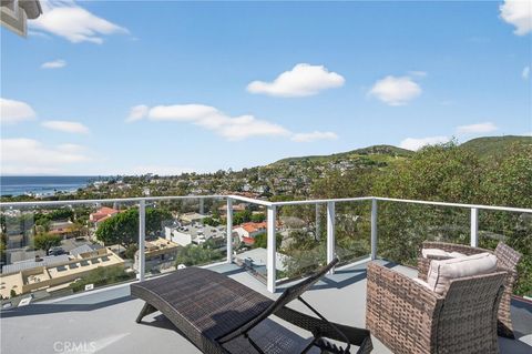 Tiny photo for 405 Blumont Street, Laguna Beach, CA 92651 (MLS # OC26028801)