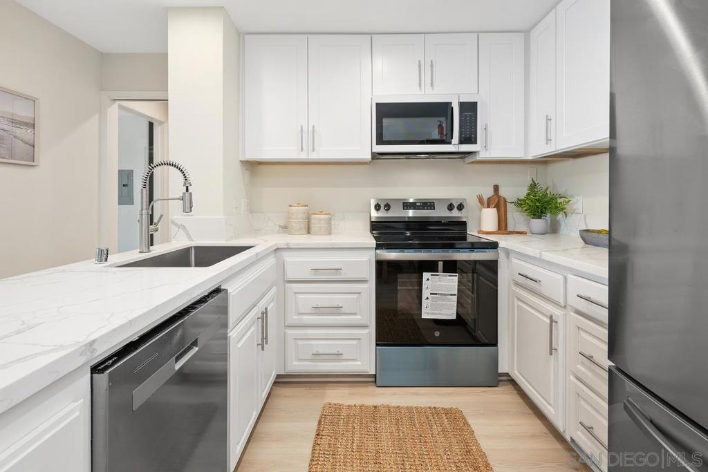 1855 Diamond St 5-221