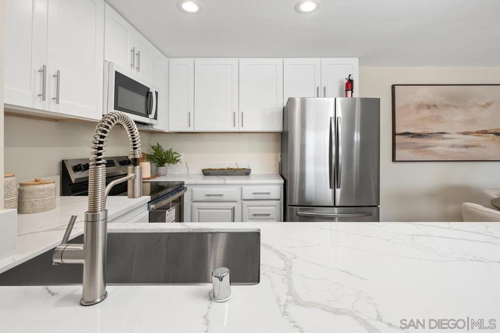 1855 Diamond St 5-221