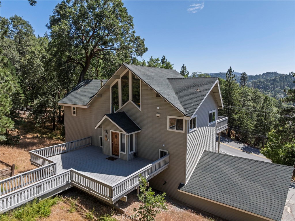 Nestled among whispering pines in the coveted Arrowhead Woods enclave, this distinguished 4-bed, 3.5-bath mountain lodge boasts 2,990?sq?ft of elevated living. Enjoy two luxurious primary suites on separate levels, vaulted ceilings, and inviting living spaces accentuated by cozy stone fireplaces and a game-ready lower level with wet bar and pool table. Host lakeside gatherings in the chef’s kitchen, unwind in your treetop spa, or step onto any of the three decks for breathtaking mountain views.
With direct access to Tavern Bay beach, scenic hiking trails, plentiful parking, and dual street entry for year-round convenience, this property harmonizes family-friendly design with vacation-style amenities. Whether you’re entertaining guests or enjoying a quiet evening by the fire, this mountain retreat delivers lifestyle, comfort, and value.