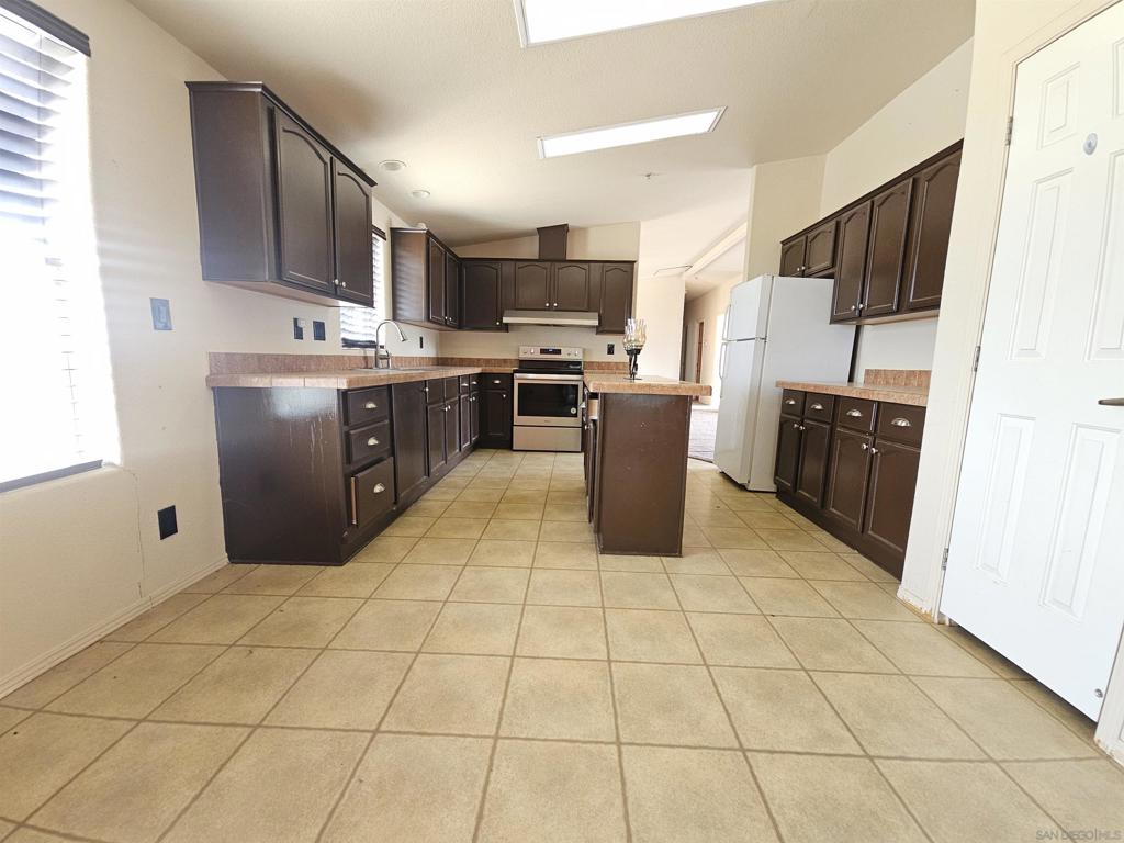 1696 Mary Joe Ln
