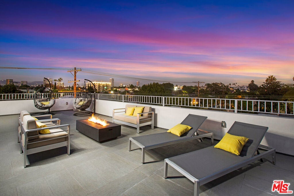 Photo of 6064 Saturn Street, Los Angeles, CA 90035 (MLS # 26101984)