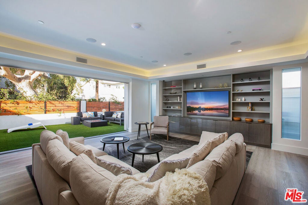 Photo of 6064 Saturn Street, Los Angeles, CA 90035 (MLS # 26101984)