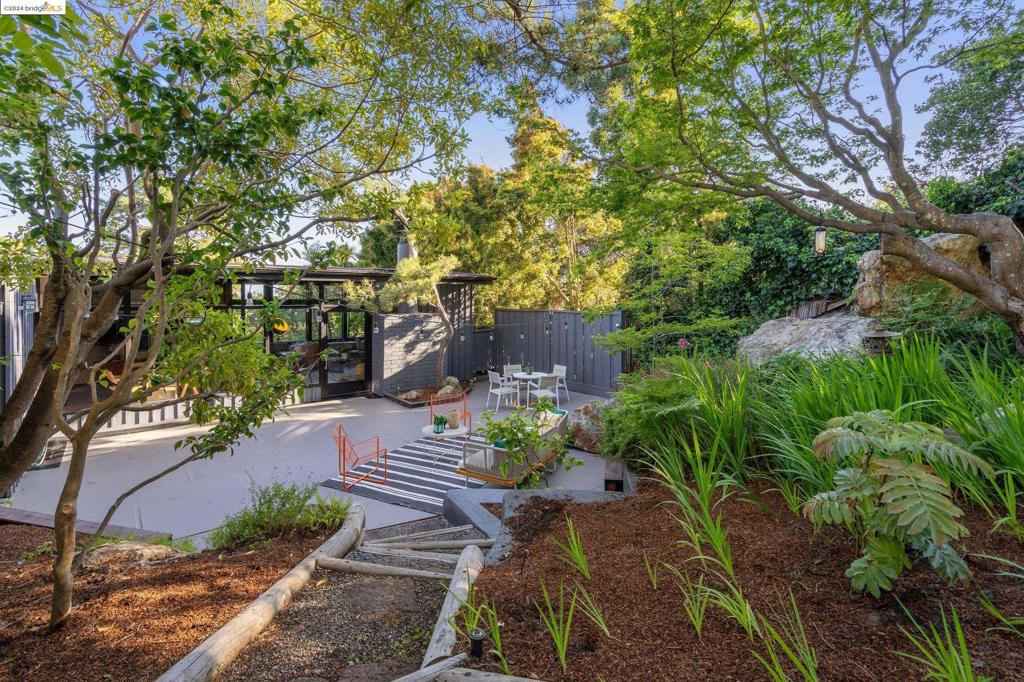 THOUSAND OAKS - Residential