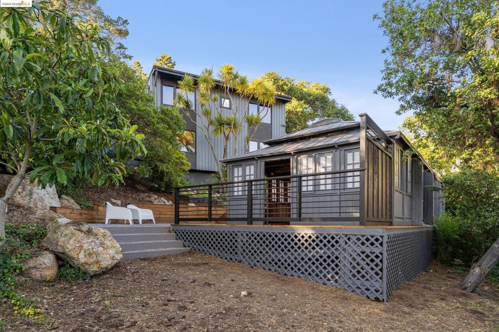 THOUSAND OAKS - Residential