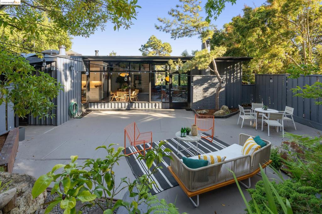 THOUSAND OAKS - Residential