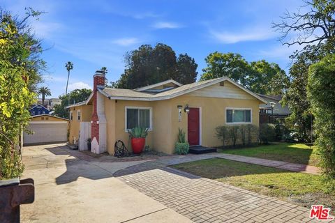 Photo of 958 E 67th Street, Inglewood, CA 90302 (MLS # 26639301)