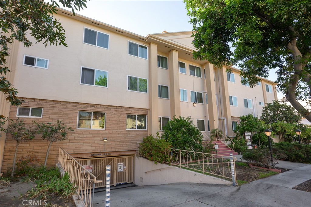 315 N Louise Street 103
