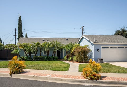 Photo of 2914 E Lomita AVE, Orange, CA 92867 (MLS # CV26127903)