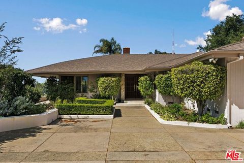 Photo of 9115 Leander Place, Beverly Hills, CA 90210 (MLS # 26643229)