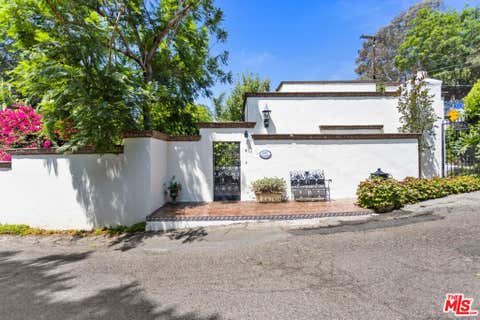 Photo of 6317 Deep Dell Place, Los Angeles, CA 90068 (MLS # 26869757)