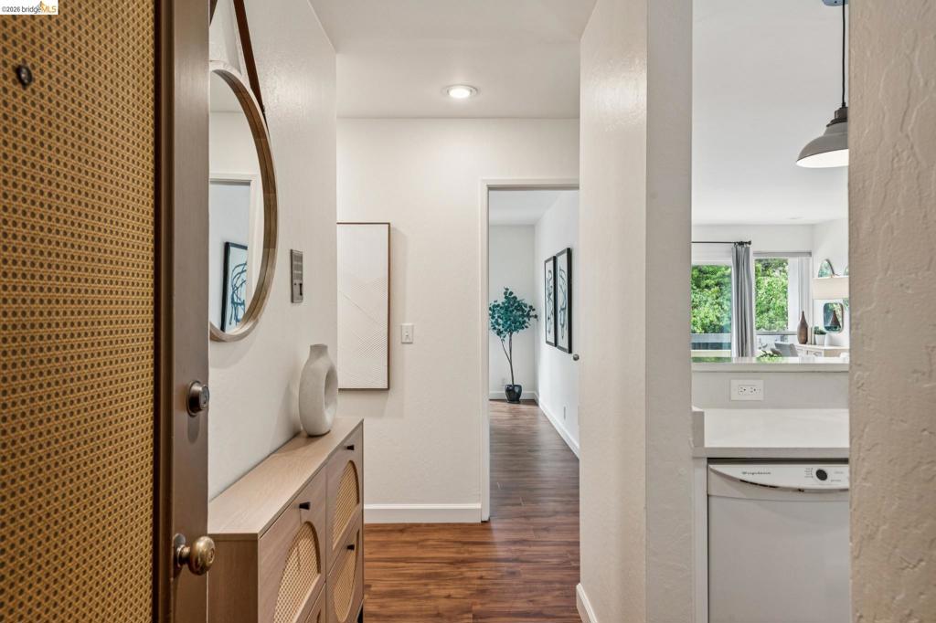 651 Oakland Ave 1F