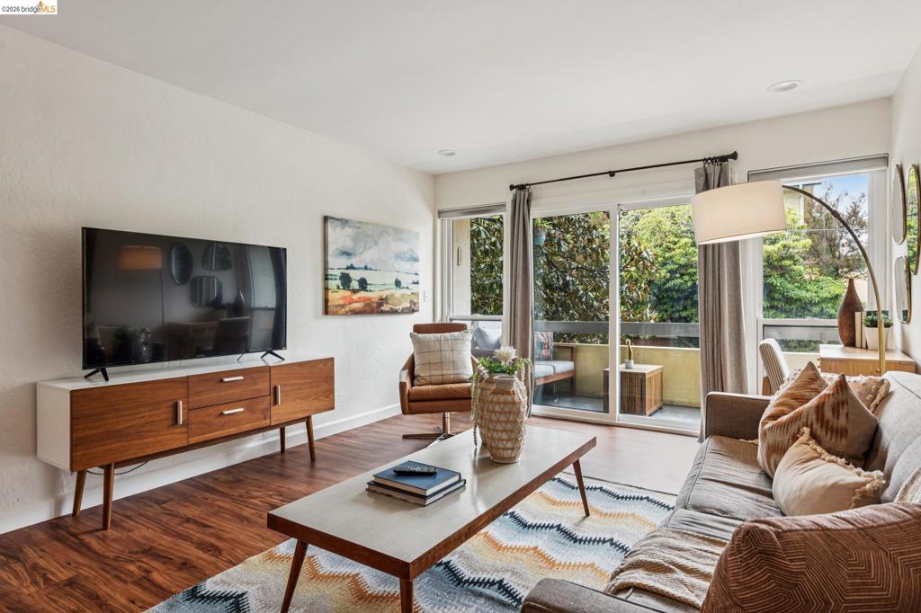 651 Oakland Ave 1F