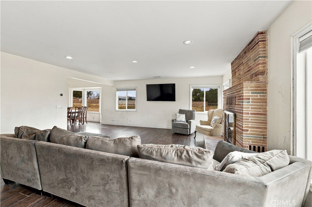 2154 W Avenue M12