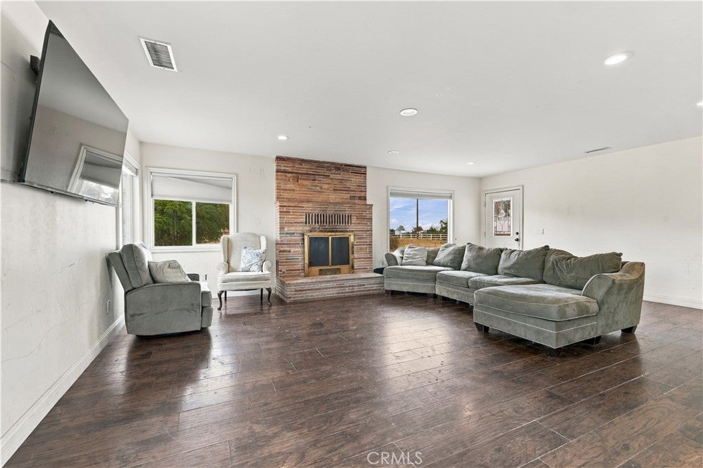 2154 W Avenue M12