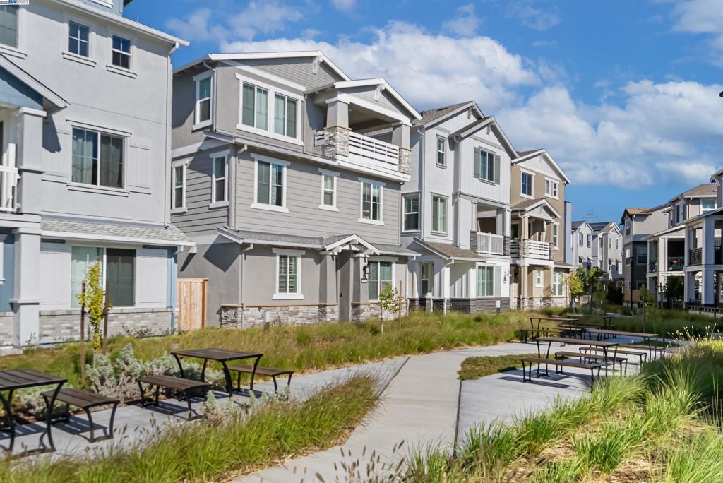 BRIDEWAY - Residential