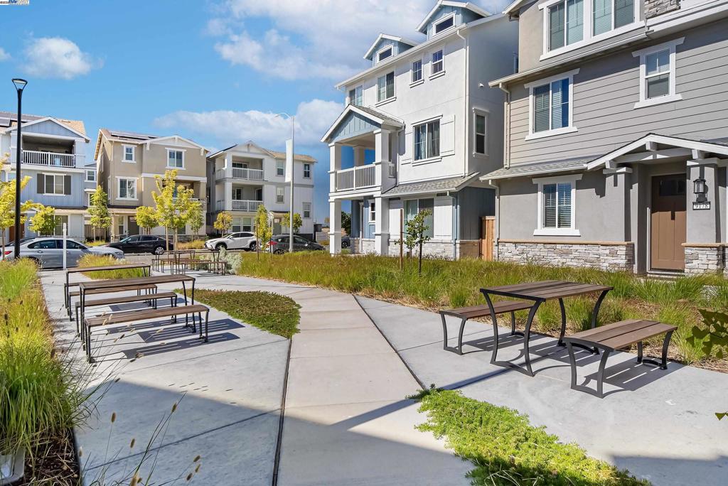 BRIDEWAY - Residential