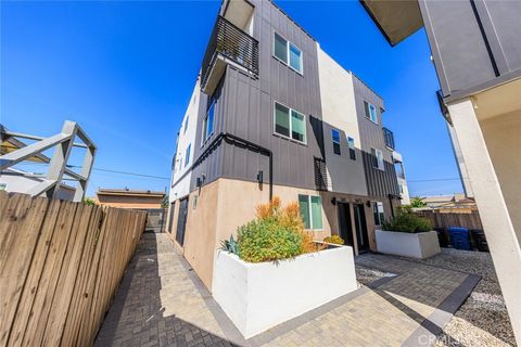Photo of 1631 S New Hampshire Avenue #Unit 2, Los Angeles, CA 90006 (MLS # BB26088515)