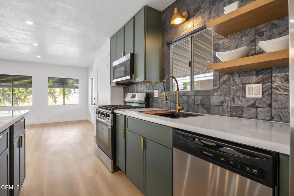 Mobile/Modular/Manufactured - Manufactured In Park