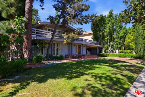 Photo of 521 N Crescent Drive, Beverly Hills, CA 90210 (MLS # 26993935)