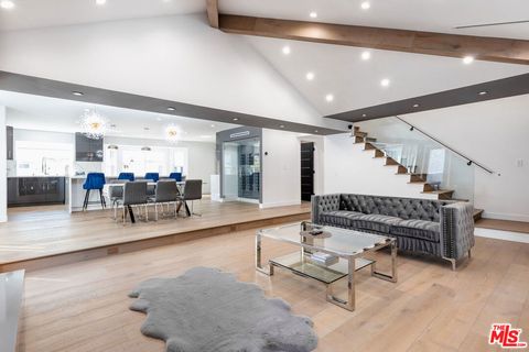 Photo of 18721 Hatteras Street #10, Tarzana, CA 91356 (MLS # 25616973)