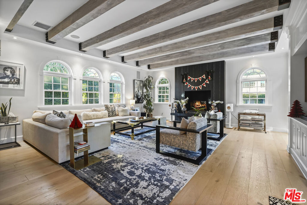 23255 Mariposa De Oro Street