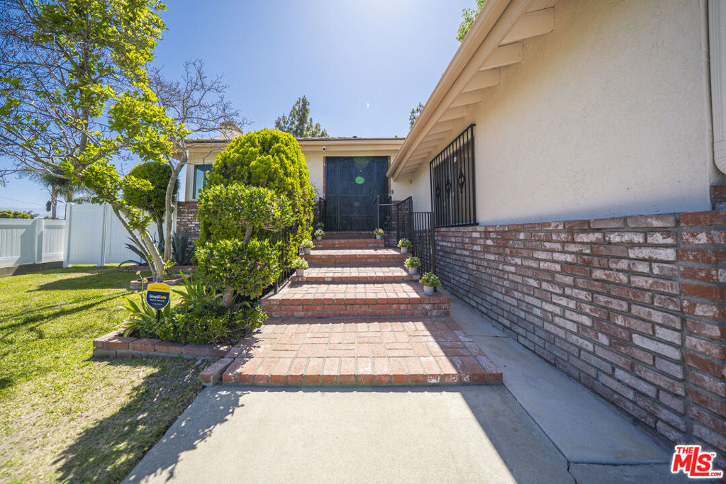 802 S Hollenbeck Street