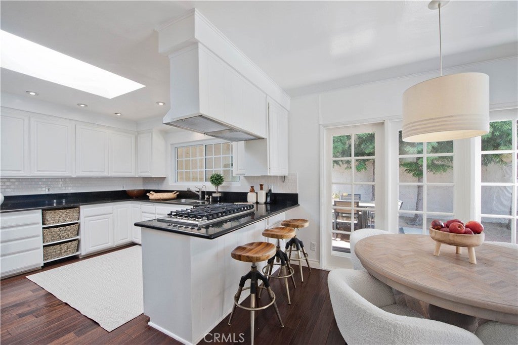 18056 Lake Encino