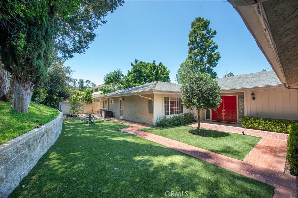 18056 Lake Encino