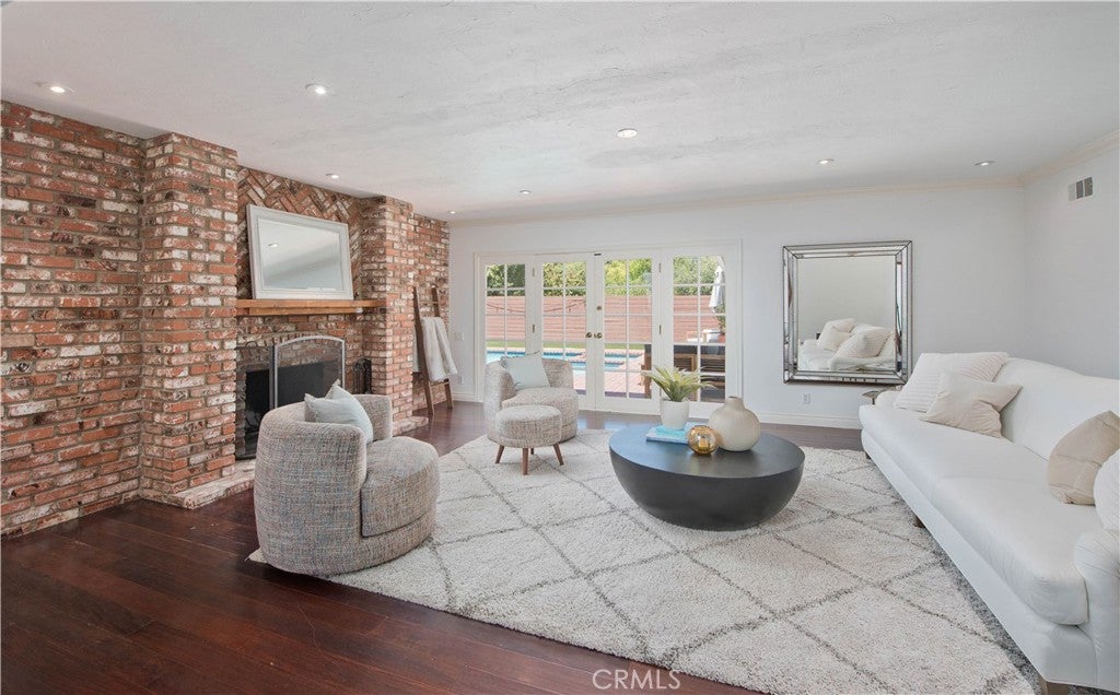 18056 Lake Encino