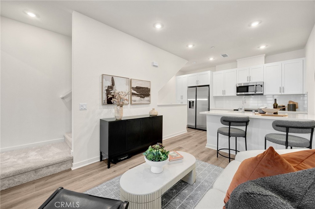 1952 Avenida Del Sol