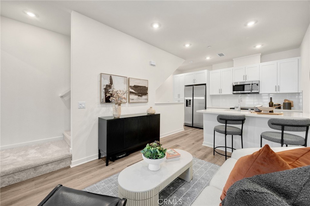 1952 Avenida Del Sol