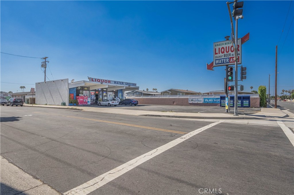22429 Bloomfield Avenue