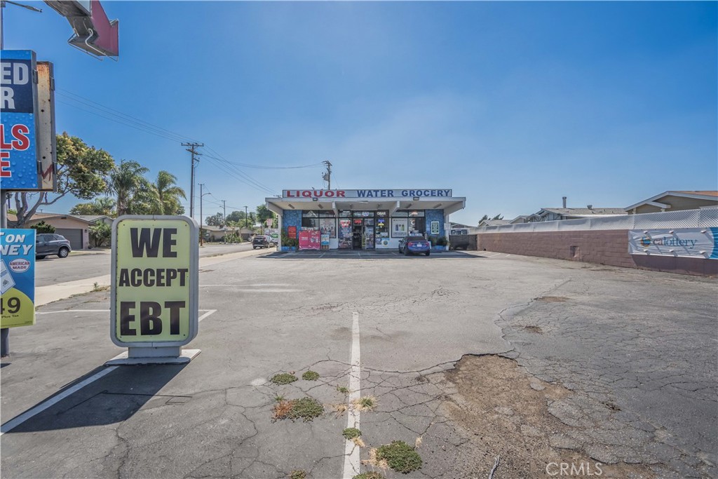 22429 Bloomfield Avenue