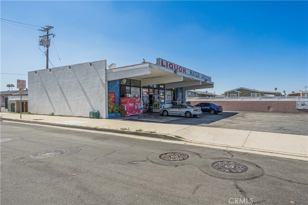 22429 Bloomfield Avenue