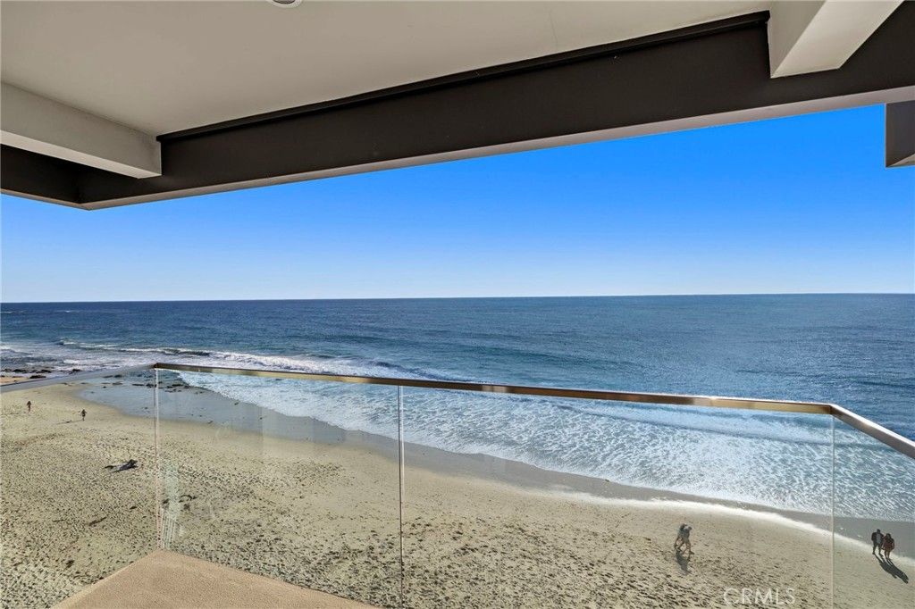 Photo of 609 Sleepy Hollow Lane #18, Laguna Beach, CA 92651 (MLS # LG26011383)