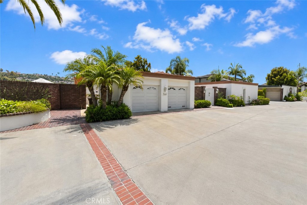 7343 Almaden