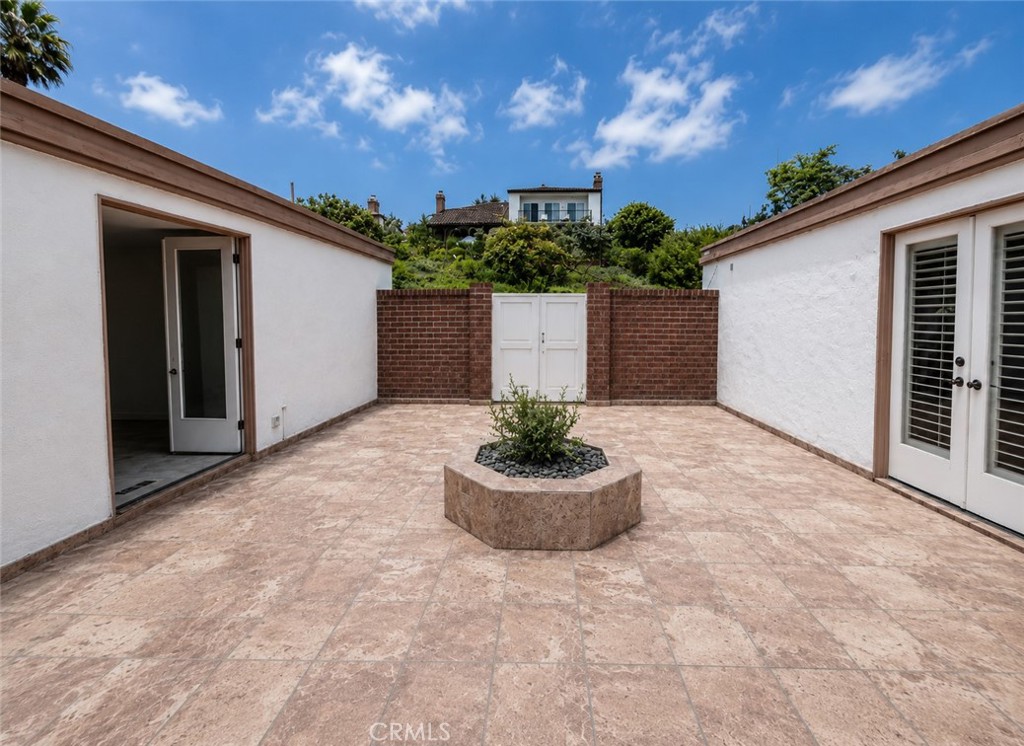 7343 Almaden