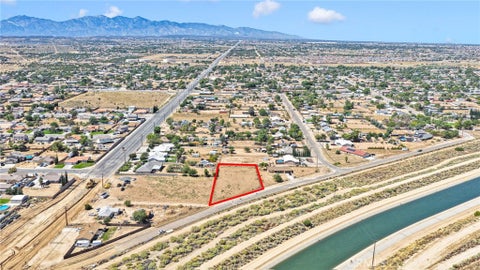Photo of 1 Kern Avenue, Hesperia, CA 92435 (MLS # HD26206138)