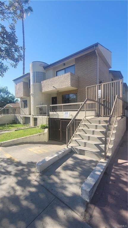 Photo of 421 Porter Street, Glendale, CA 91205 (MLS # SR26171118)
