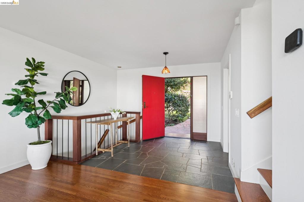17 Senior Ave