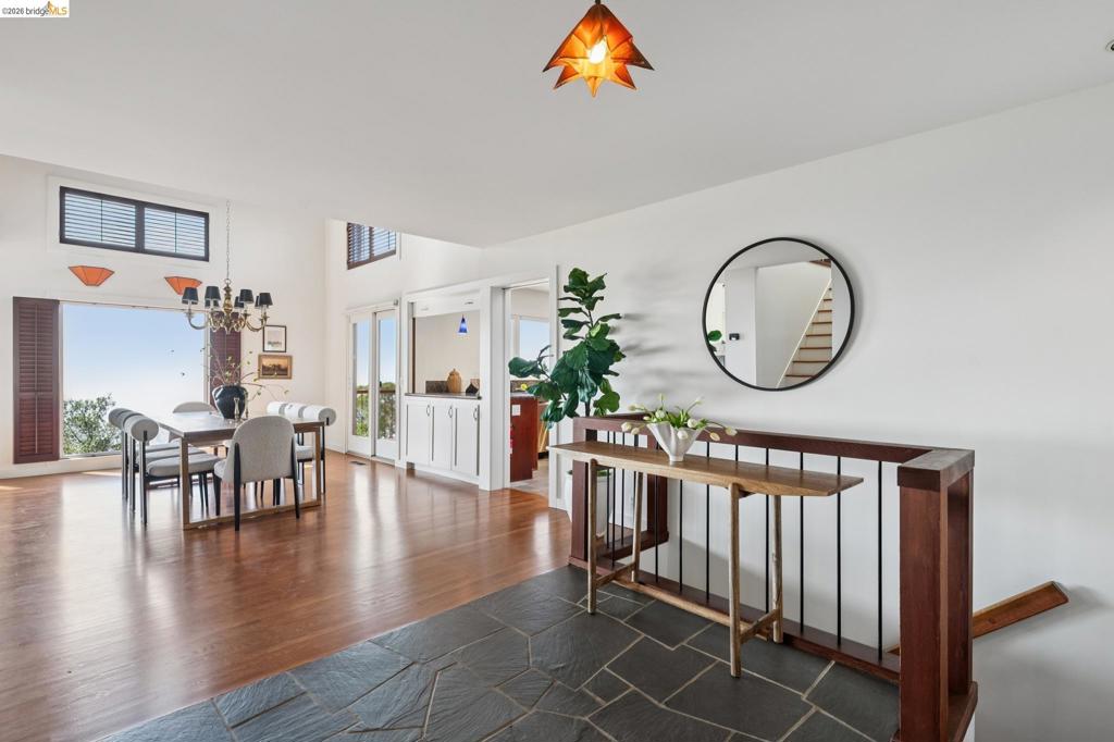 17 Senior Ave