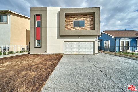 Photo of 868 N Edgemont Street, Los Angeles, CA 90029 (MLS # 25596391) Photo of 868 N Edgemont Street, Los Angeles, CA 90029 (MLS # 25596391)