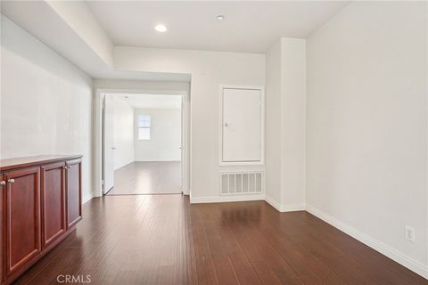 Tiny photo for 5692 Como Cir, Woodland Hills, CA 91367 (MLS # DW26049930)