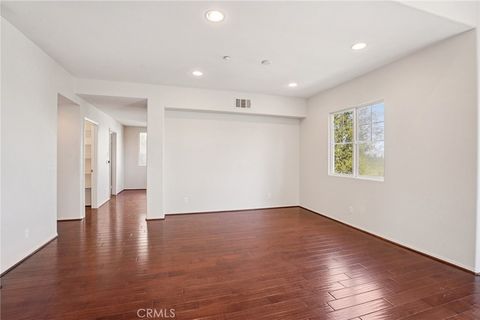 Tiny photo for 5692 Como Cir, Woodland Hills, CA 91367 (MLS # DW26049930)