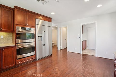Tiny photo for 5692 Como Cir, Woodland Hills, CA 91367 (MLS # DW26049930)