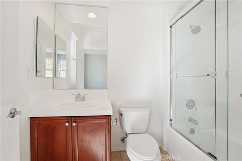 Tiny photo for 5692 Como Cir, Woodland Hills, CA 91367 (MLS # DW26049930)