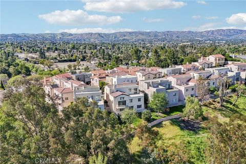Tiny photo for 5692 Como Cir, Woodland Hills, CA 91367 (MLS # DW26049930)