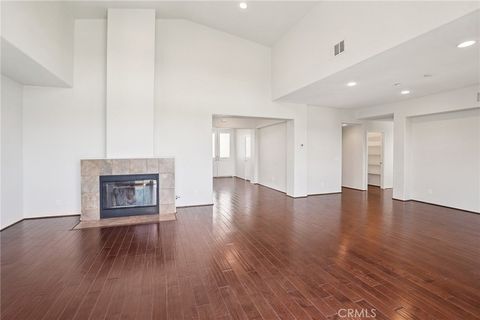 Tiny photo for 5692 Como Cir, Woodland Hills, CA 91367 (MLS # DW26049930)